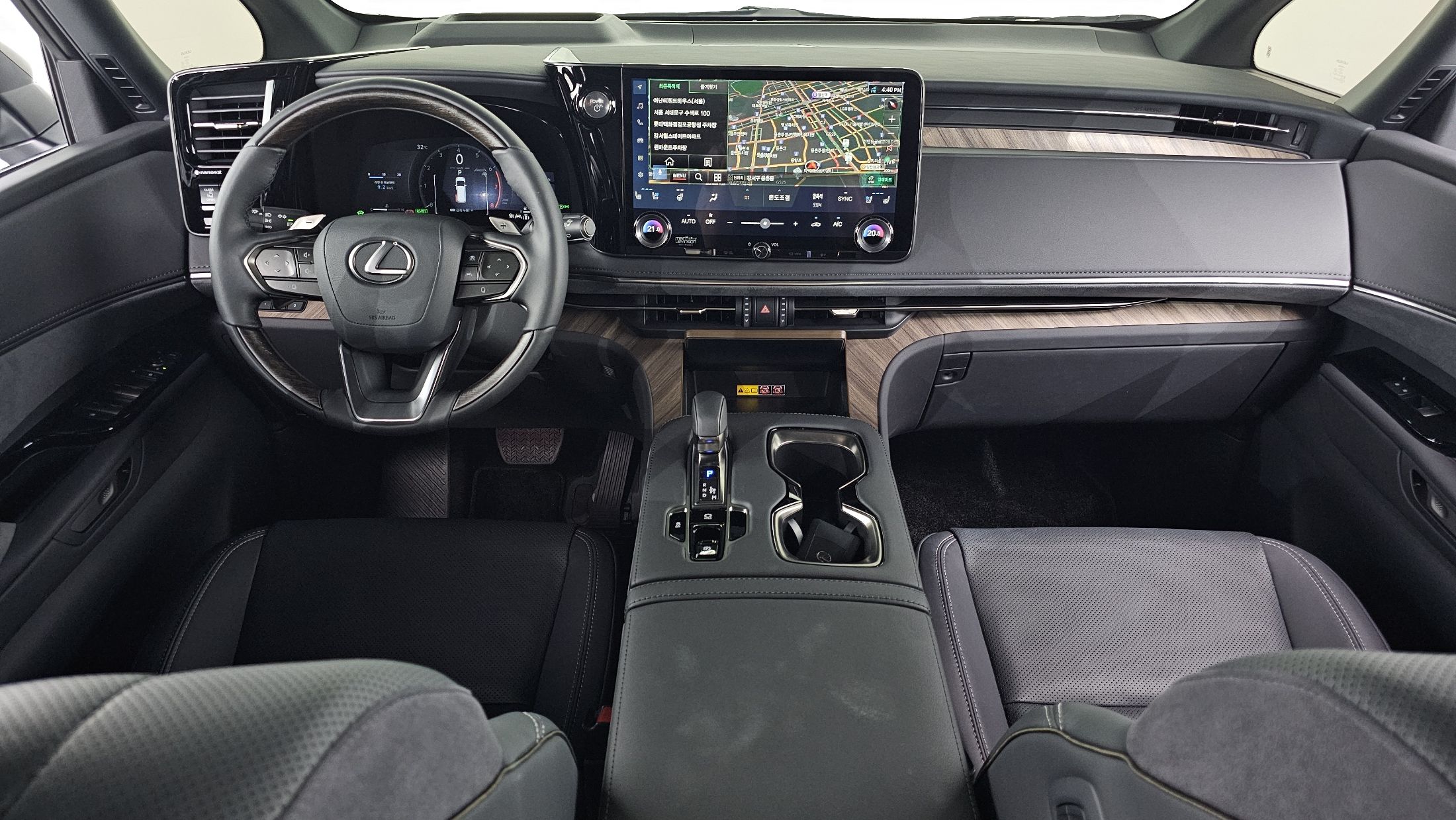 LEXUS LM 2024