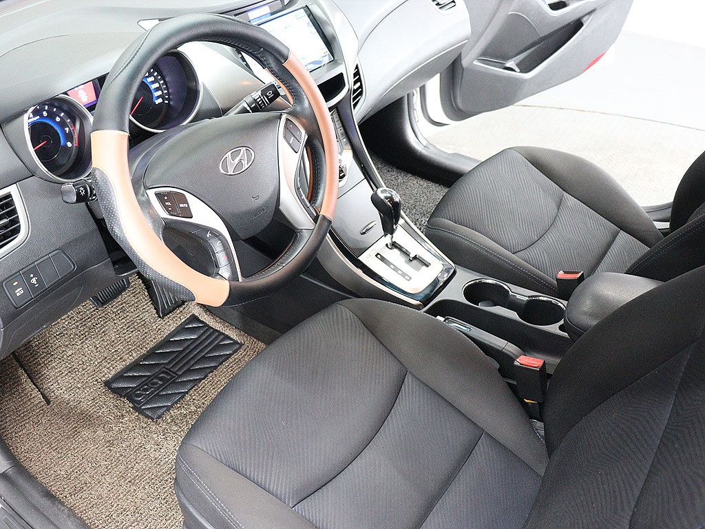 HYUNDAI AVANTE MD 2012