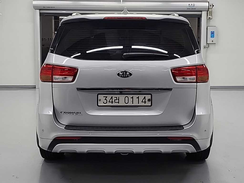 KIA CARNIVAL 2016