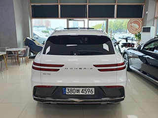 GENESIS GV70 2024