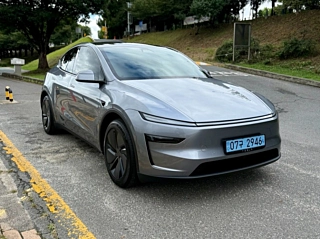 TESLA MODEL Y  2025