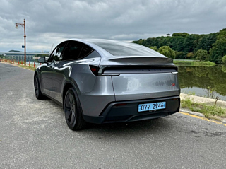 TESLA MODEL Y  RWD 2025