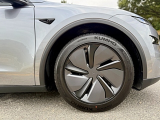 TESLA MODEL Y  RWD 2025