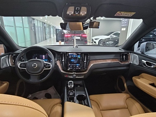 VOLVO XC60  2 GENERATION B5 Insignia 2022