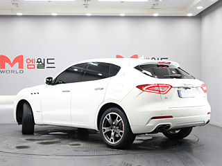 MASERATI LEVANTE 2020
