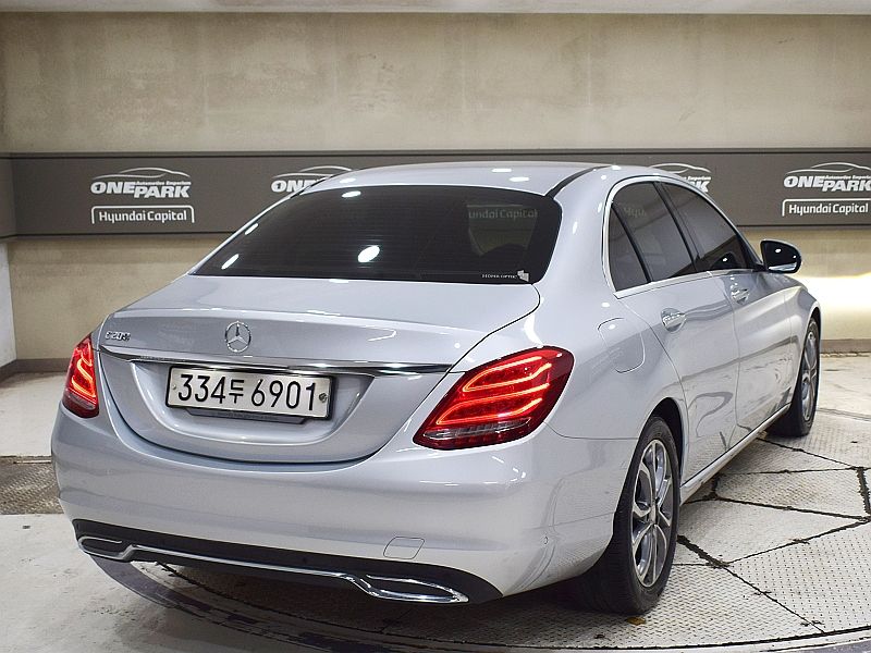 MERCEDES BENZ C-CLASS W205 2016