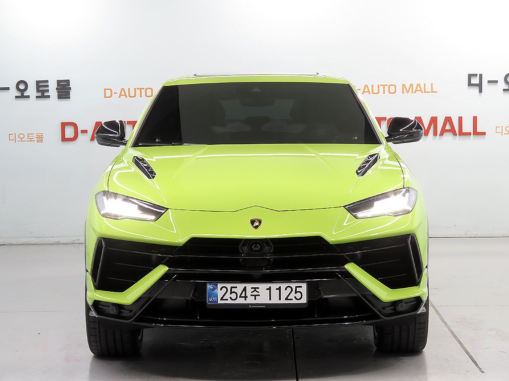 LAMBORGHINI URUS 2024