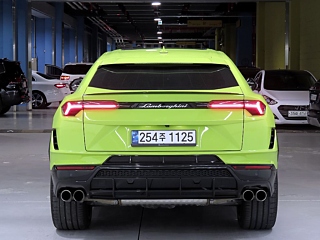 LAMBORGHINI URUS 2024