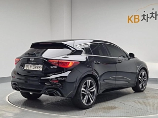 INFINITI Q30 2017