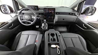 HYUNDAI STARIA 2025
