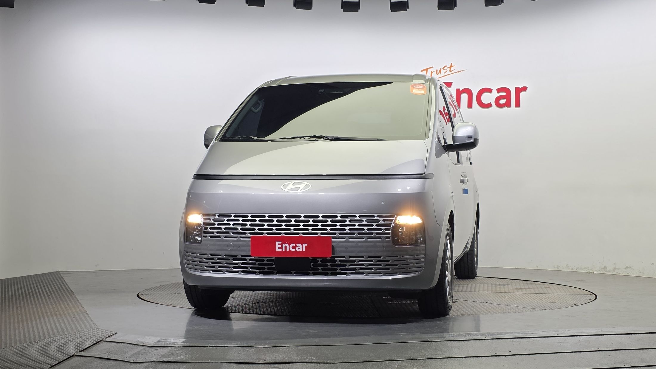 HYUNDAI STARIA 2025
