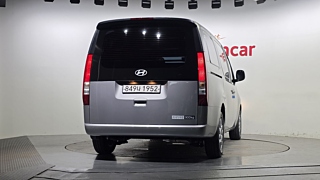 HYUNDAI STARIA 2025