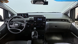 HYUNDAI STARIA 2025
