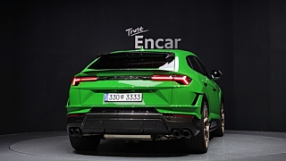 LAMBORGHINI URUS 2024