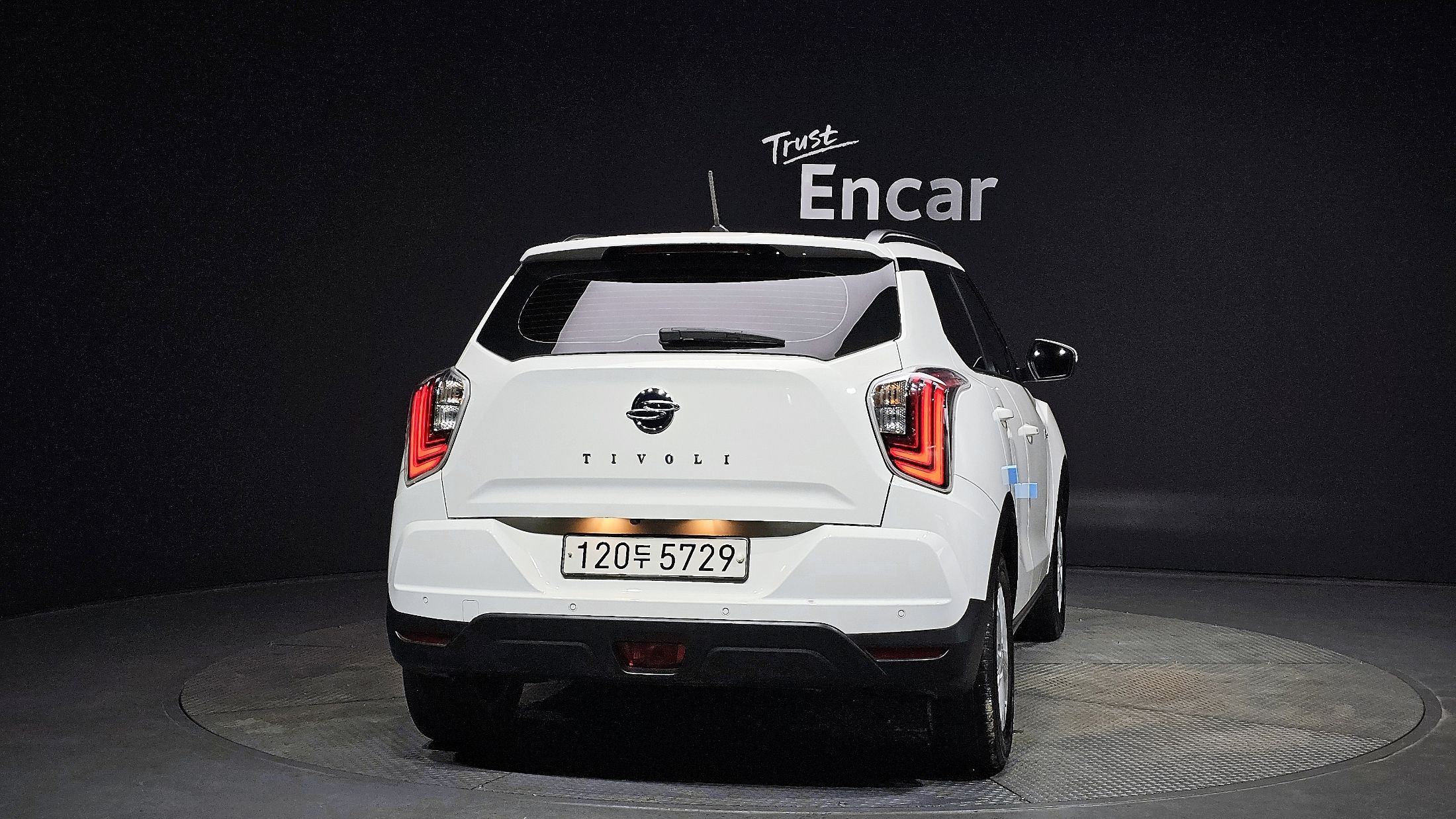 SSANGYONG TIVOLI VERY NEW 2021