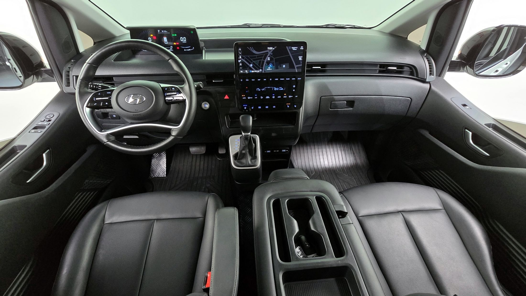 HYUNDAI STARIA 2024