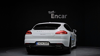 PORSCHE PANAMERA 2016