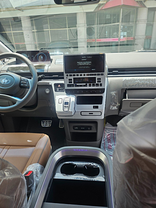 HYUNDAI STARIA 2025