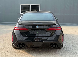 BMW M5 G90 2025
