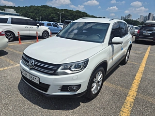 VOLKSWAGEN TIGUAN 2016