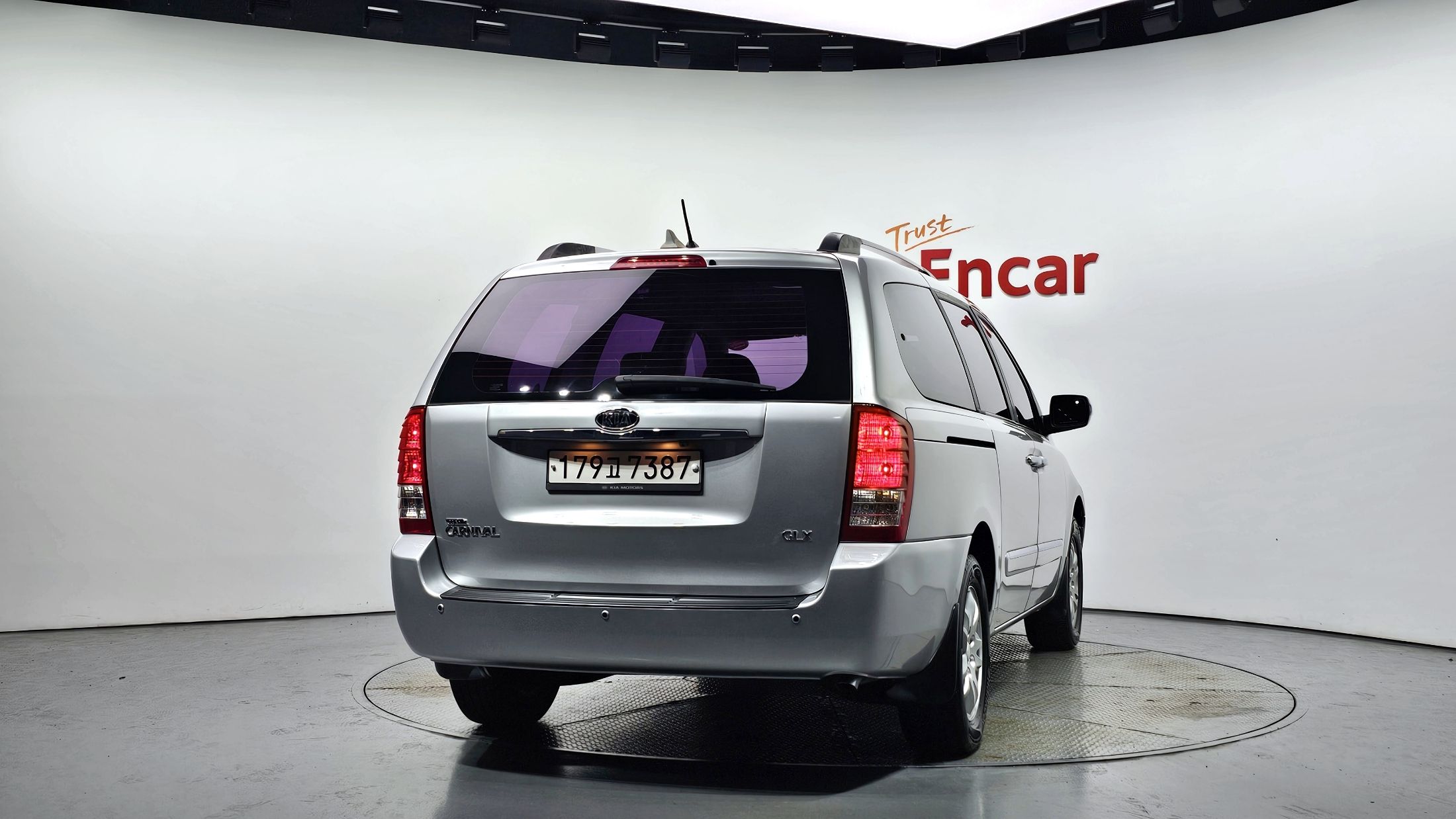 KIA CARNIVAL R 2012