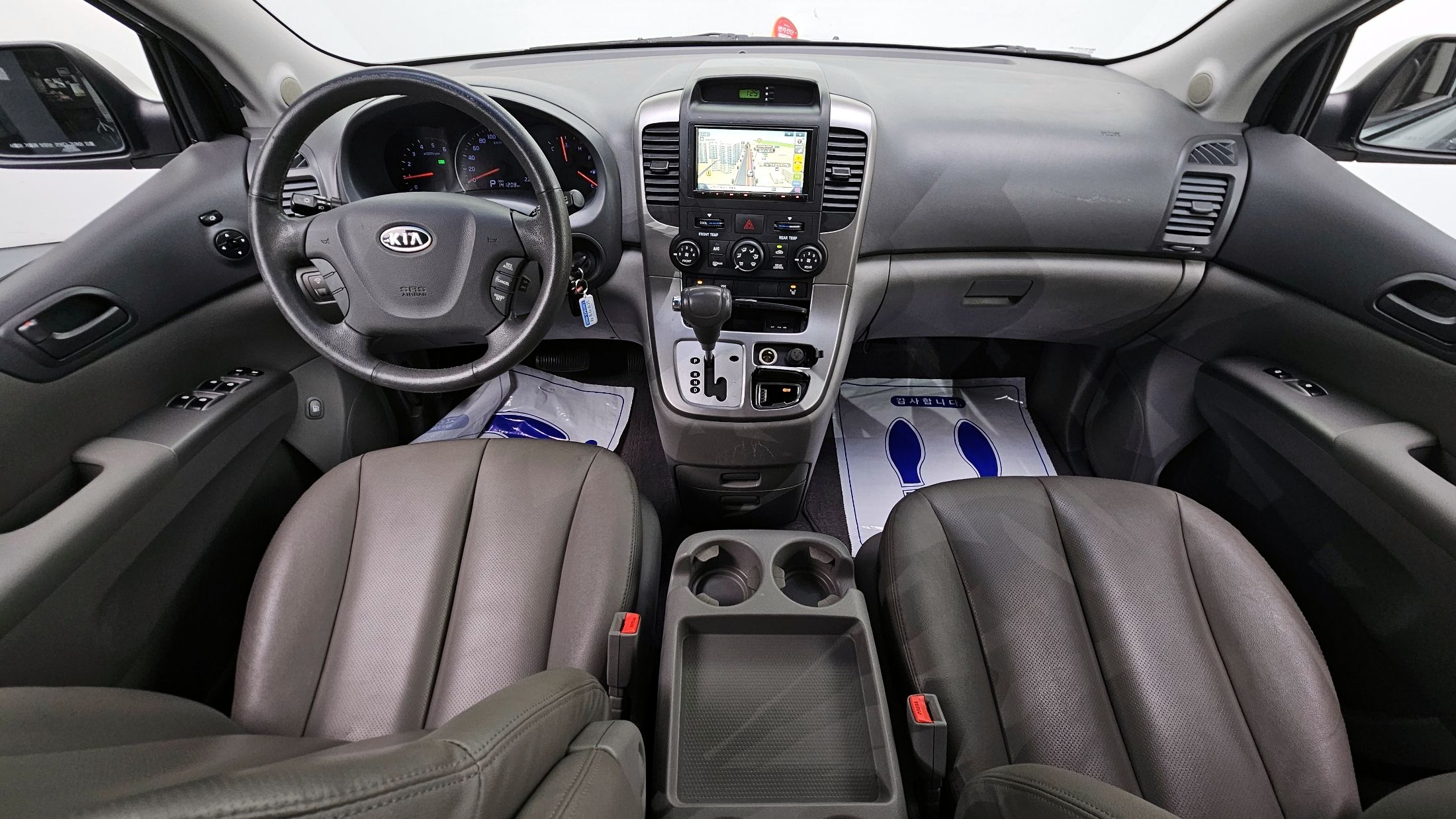 KIA CARNIVAL R 2012