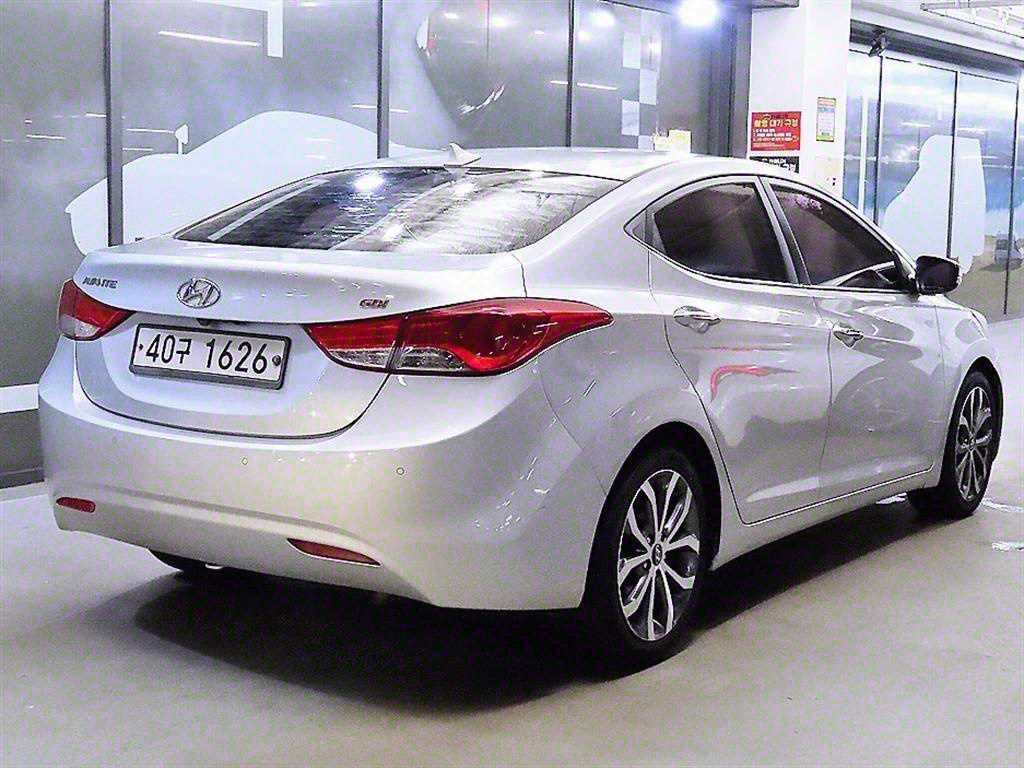 HYUNDAI AVANTE MD 2012