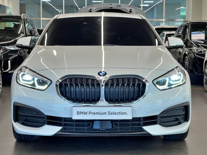 BMW 1-SERIES F40 2021