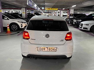 VOLKSWAGEN POLO 2015