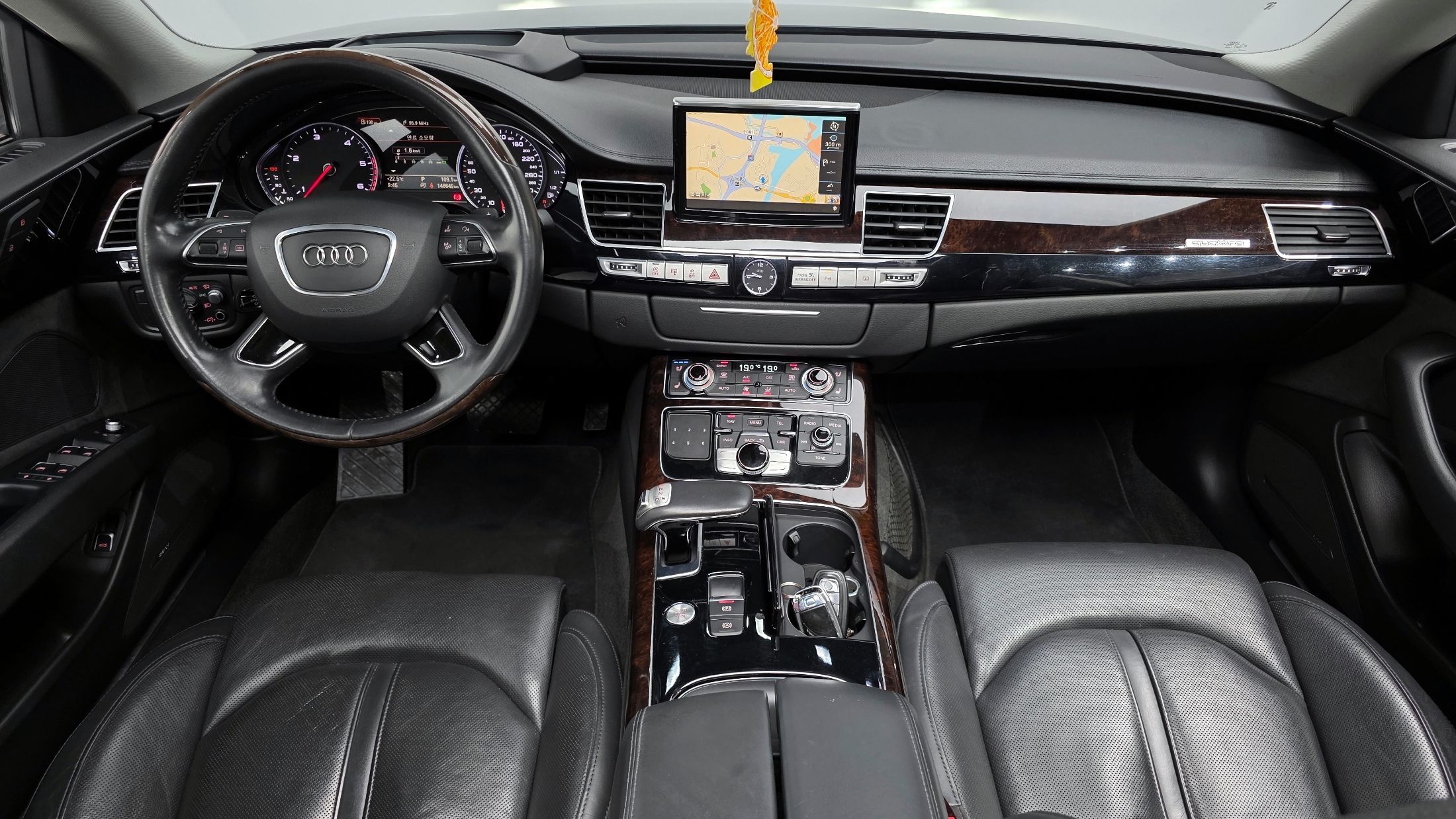 AUDI A8 2015