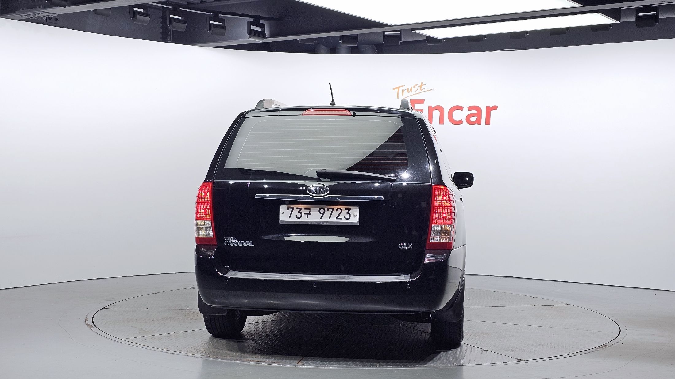 KIA CARNIVAL R 2012
