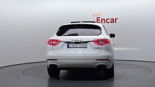 MASERATI LEVANTE 2016