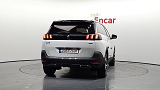PEUGEOT 5008 2018