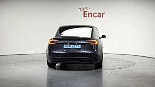 TESLA MODEL 3 2025