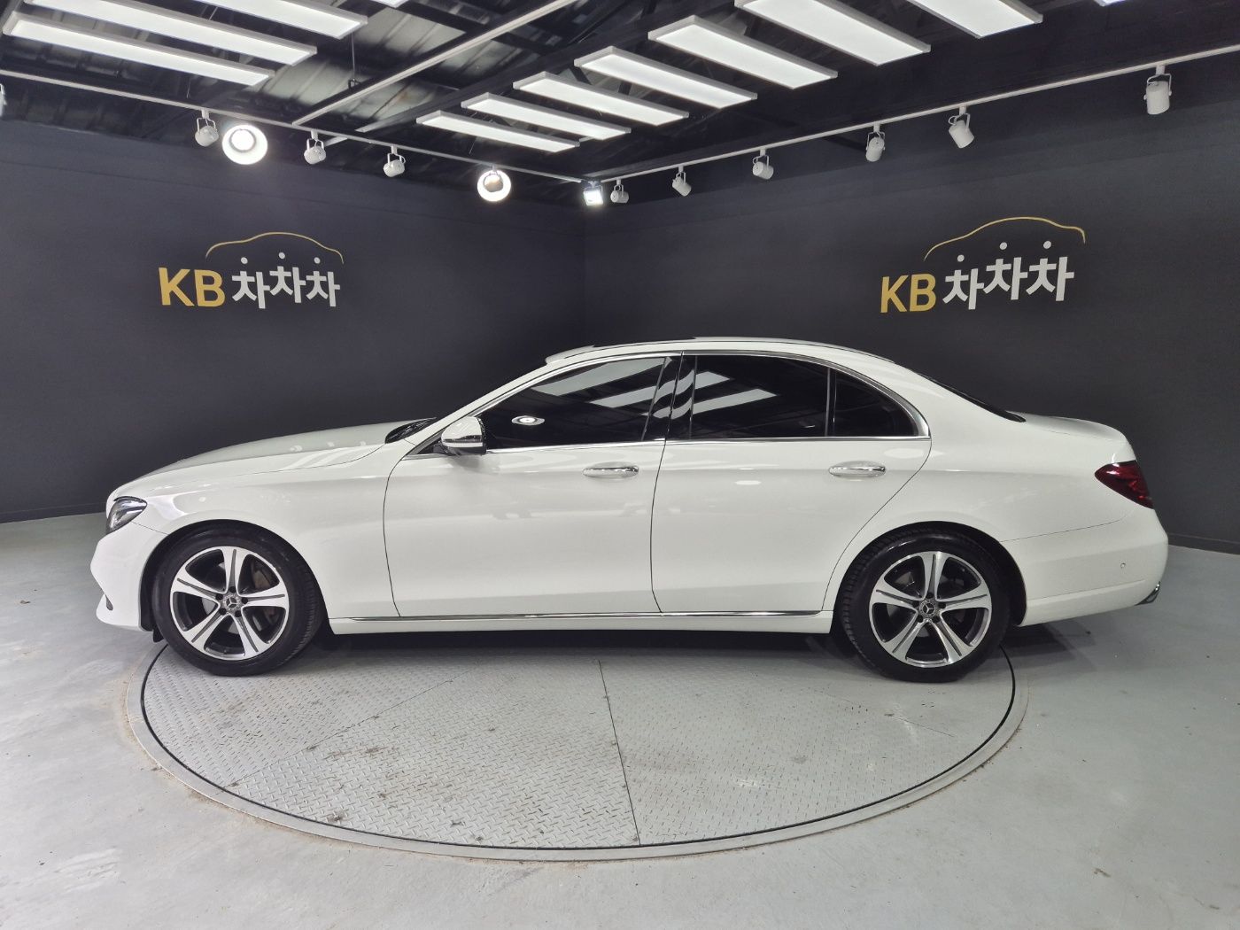 MERCEDES BENZ E-CLASS W213 2018