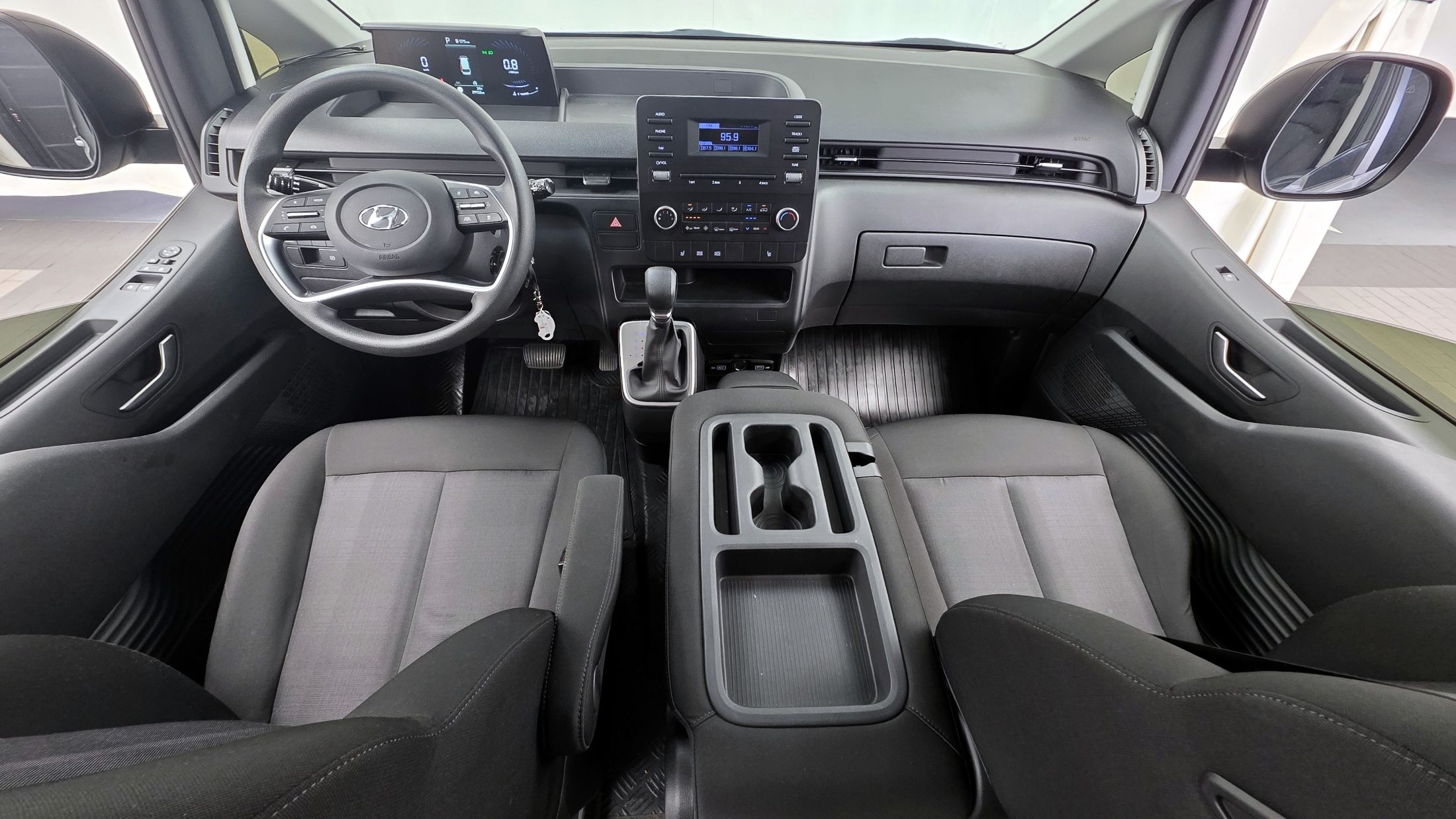 HYUNDAI STARIA 2021