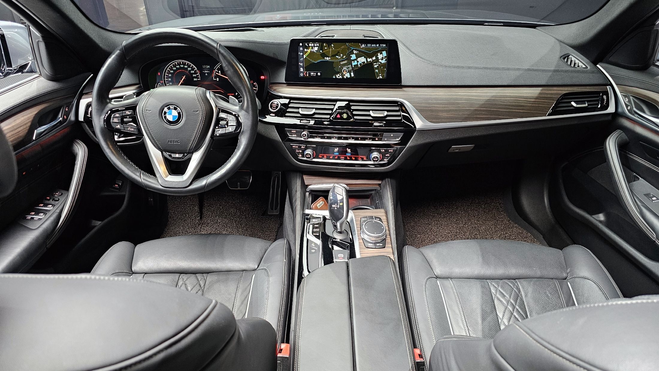 BMW 5-SERIES G30 2017