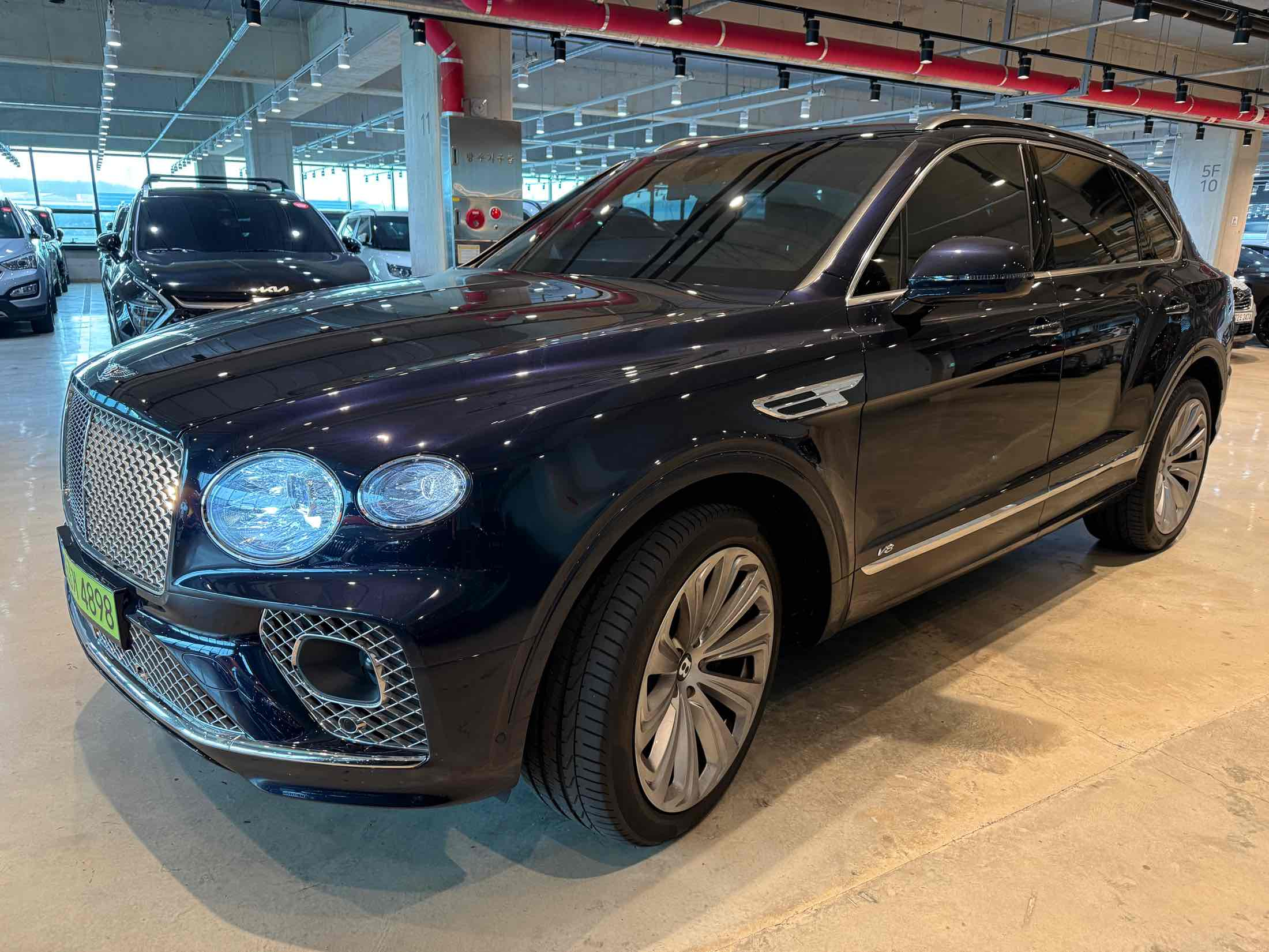 BENTLEY BENTAYGA 2021