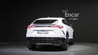 LAMBORGHINI URUS 2022