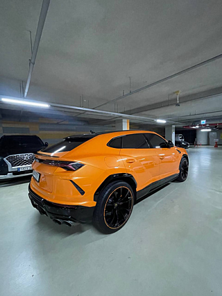 LAMBORGHINI URUS 2022