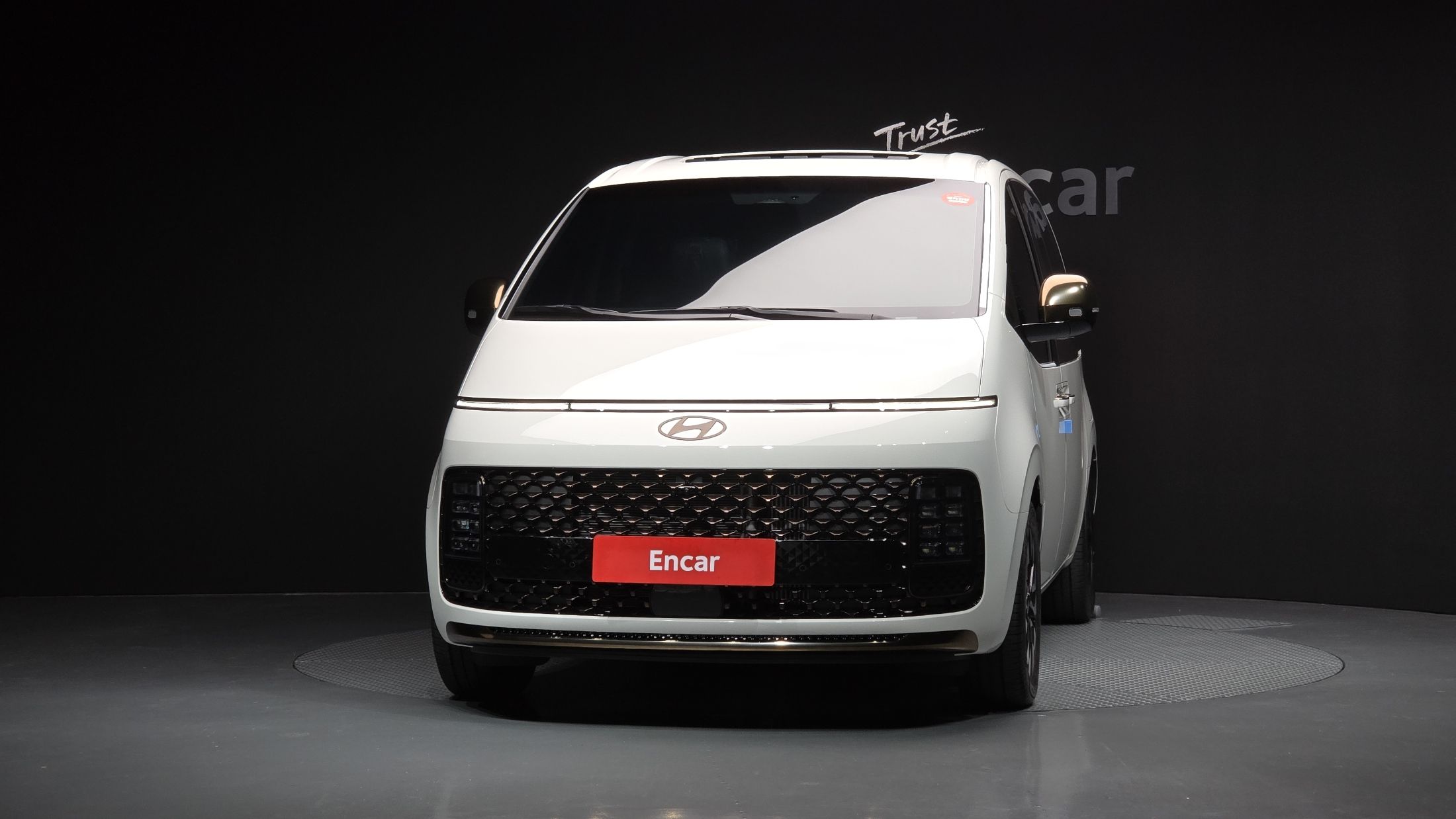 HYUNDAI STARIA 2025