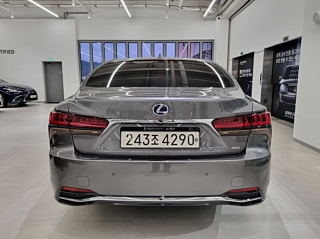 LEXUS LS500H 2022