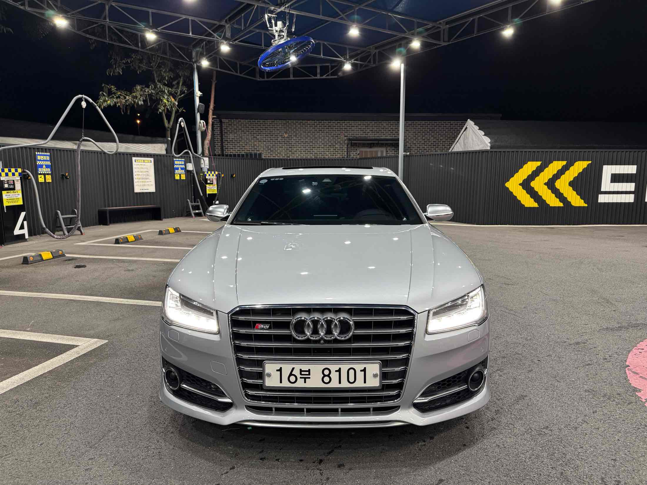 AUDI S8 2014