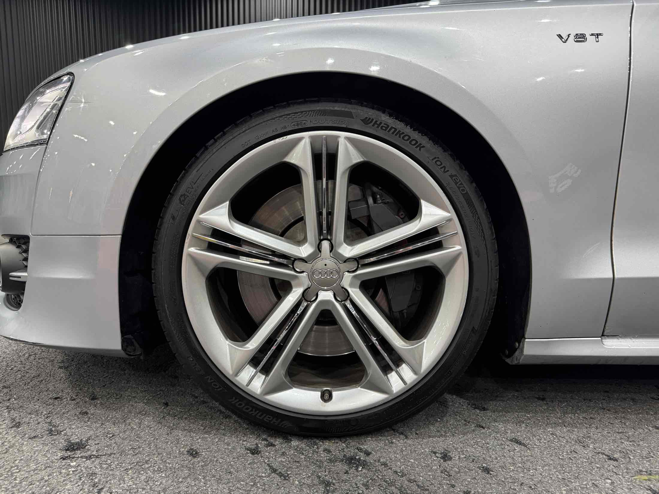 AUDI S8 2014