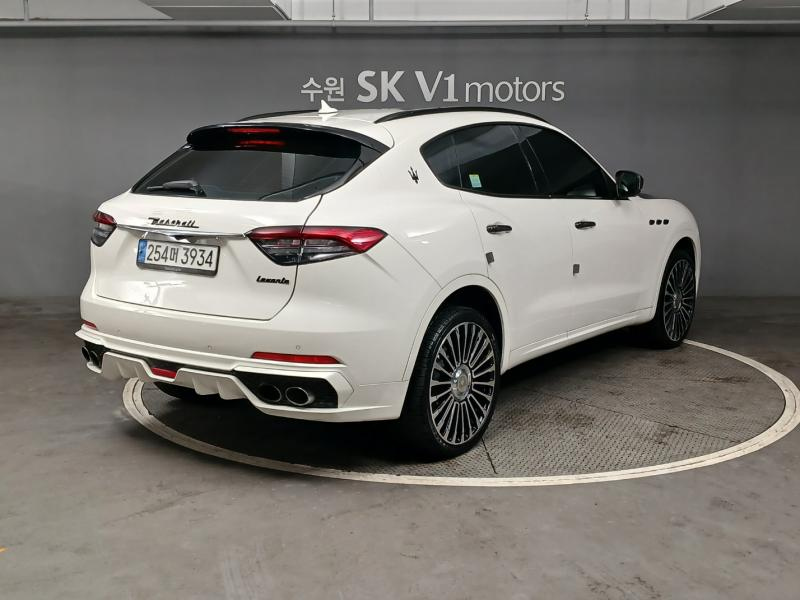 MASERATI LEVANTE 2016