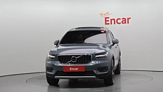 VOLVO XC40 2022