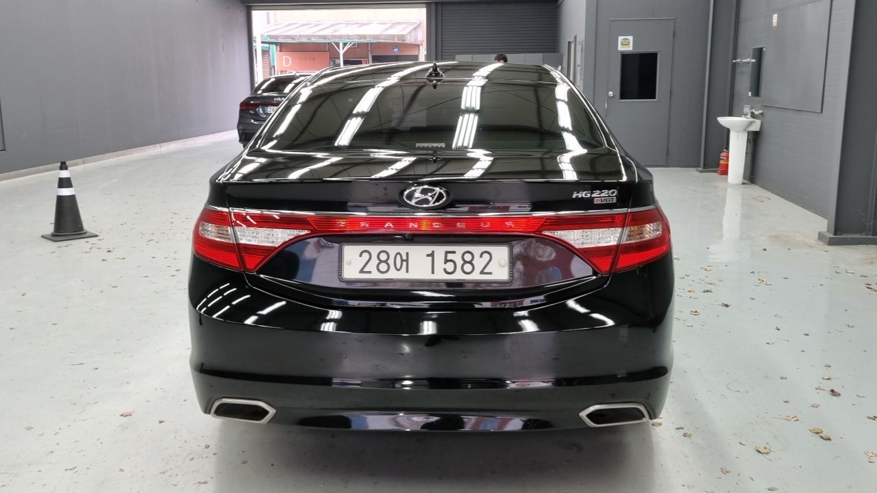 HYUNDAI GRANDEUR HG 2015