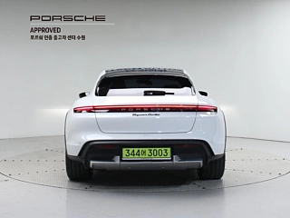 PORSCHE TAYCAN 2024