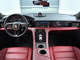 PORSCHE TAYCAN 2024