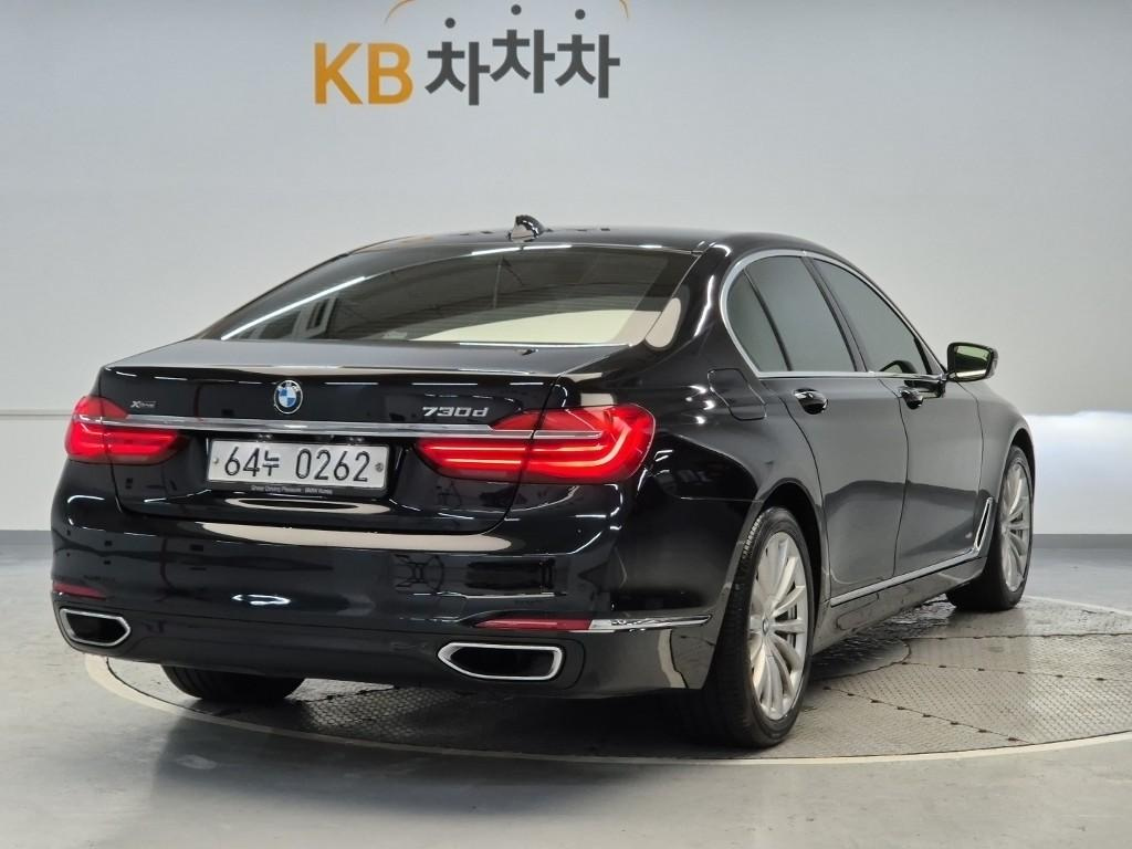 BMW 7-SERIES G11 2016